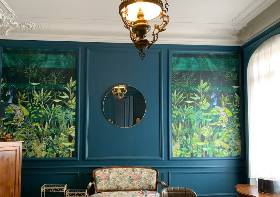 photo de la pièce à vivre finie avec une décoration moderne et bourgeoise